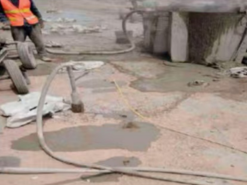 黄竹镇水泥混凝土路面板底注浆技术 路面脱空注浆整治方案