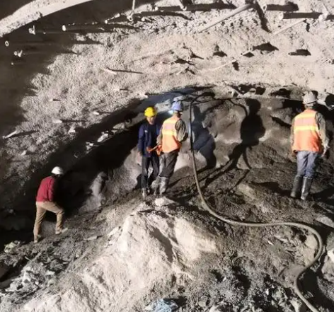 黄竹镇隧道拱顶带模注浆料，微膨胀注浆料的特点及施工工艺